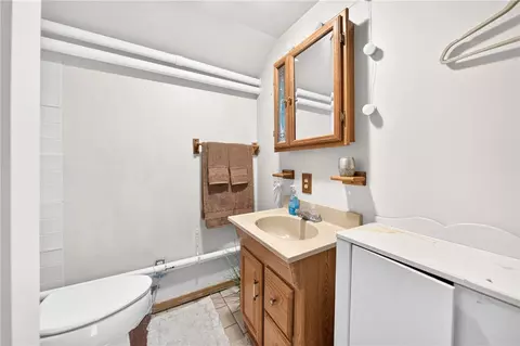Bath - 20 Irwin Dr, Monongahela, PA 15063 photo 2 of 3