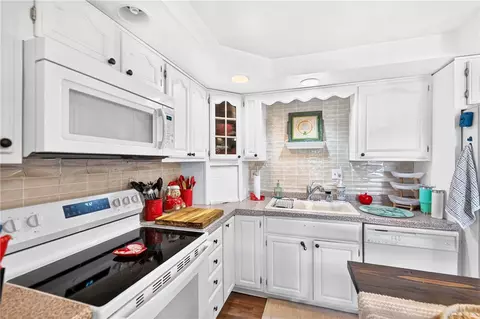 Kitchen - 20 Irwin Dr, Monongahela, PA 15063 photo 3 of 3