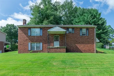 138 Terrace Ct, Trafford, PA 15085