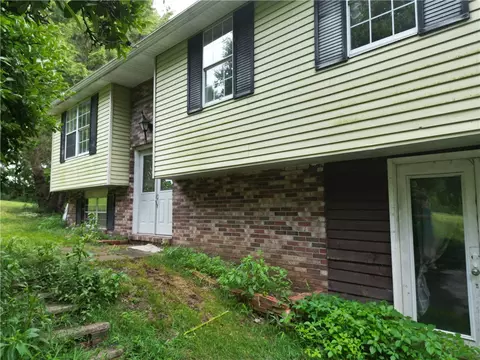 3366 Frew Mill Rd, New Castle, PA 16101