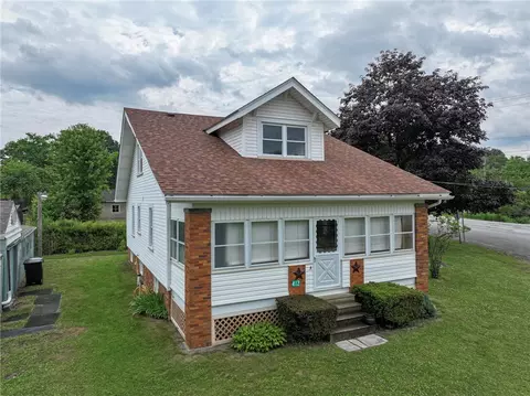 412 Old Zelienople Rd, Ellwood City, PA 16117