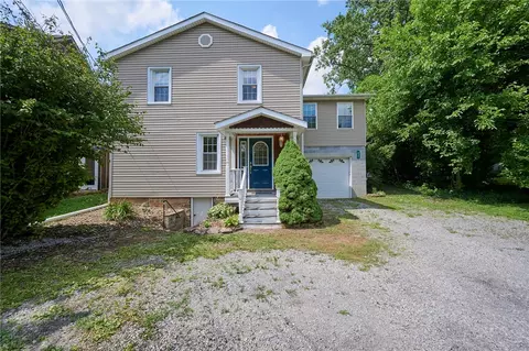 632 Wampum Ave, Ellwood City, PA 16117