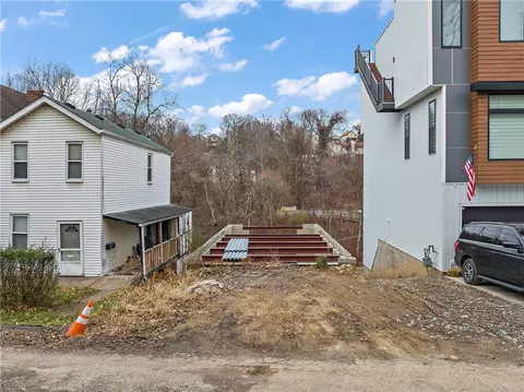 424 Clarence St, Pittsburgh, PA 15211