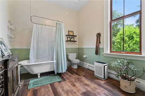 Bath - 275 Wolfe Ln, Irwin, PA 15642 photo 1 of 1