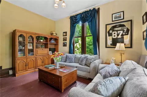 Living - 275 Wolfe Ln, Irwin, PA 15642 photo 3 of 3