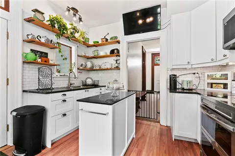 Kitchen - 275 Wolfe Ln, Irwin, PA 15642 photo 1 of 2