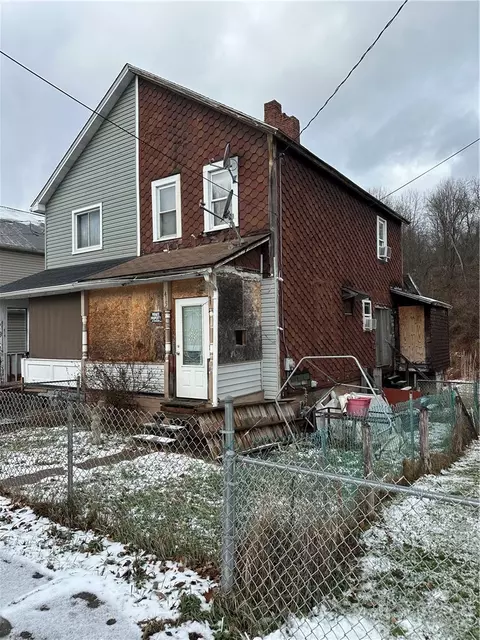 415 2nd St, Vestaburg, PA 15368