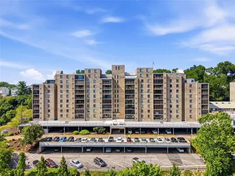 2160 Greentree Rd #105W, Pittsburgh, PA 15220