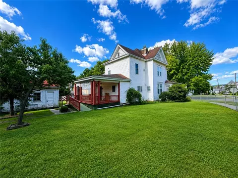 Exterior - 210 Washington Ave, Vandergrift, PA 15690 photo 2 of 7
