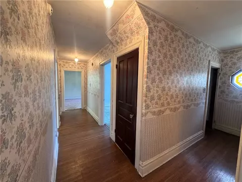 Entry Way - 210 Washington Ave, Vandergrift, PA 15690 photo 2 of 4