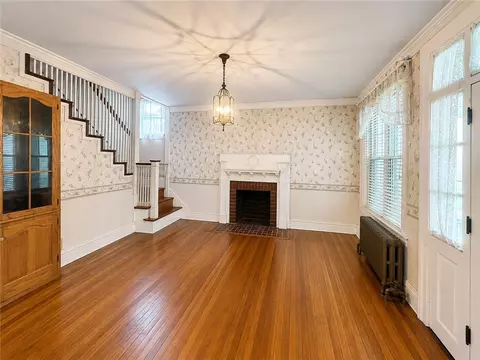 Living - 210 Washington Ave, Vandergrift, PA 15690 photo 1 of 6