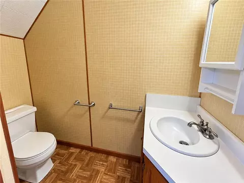 Bath - 210 Washington Ave, Vandergrift, PA 15690 photo 1 of 2