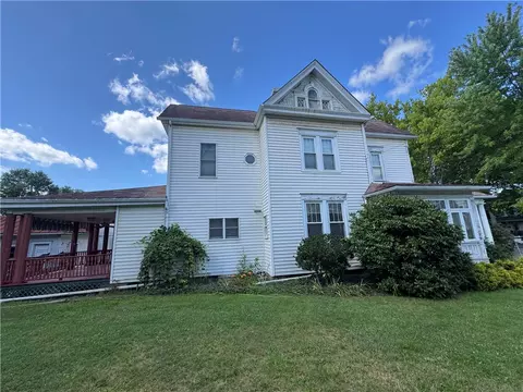 Exterior - 210 Washington Ave, Vandergrift, PA 15690 photo 5 of 7