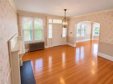 Living - 210 Washington Ave, Vandergrift, PA 15690 photo 2 of 6