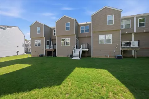 Exterior - 211 Lockheed Dr, Coraopolis, PA 15108 photo 7 of 11