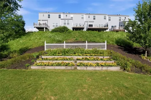 Exterior - 211 Lockheed Dr, Coraopolis, PA 15108 photo 6 of 11