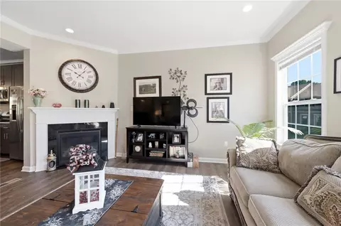 Living - 211 Lockheed Dr, Coraopolis, PA 15108 photo 2 of 3