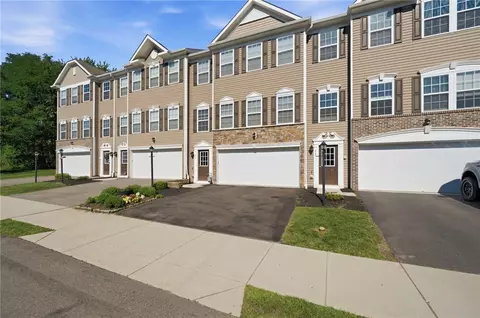 Exterior - 211 Lockheed Dr, Coraopolis, PA 15108 photo 10 of 11
