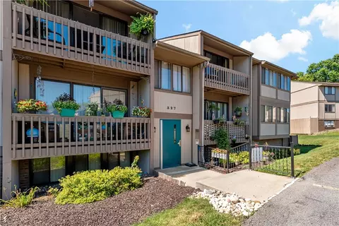 327 Ridge Point Cir #11A, Bridgeville, PA 15017