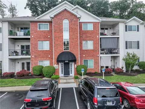 850 Hidden Ridge Crt #101, South Park, PA 15129