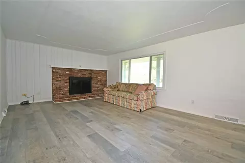 Living - 2782 Walters Ct, Export, PA 15632 photo 2 of 7