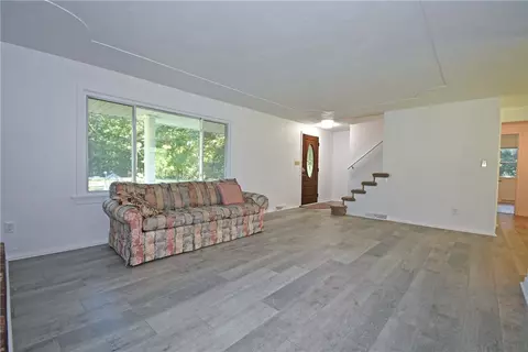 Living - 2782 Walters Ct, Export, PA 15632 photo 3 of 7