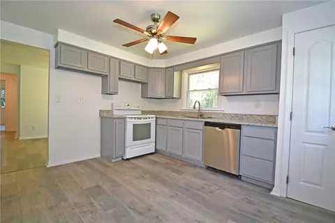 Kitchen - 2782 Walters Ct, Export, PA 15632 photo 2 of 3