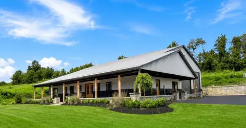 2084 Boquet Rd, Jeannette, PA 15644