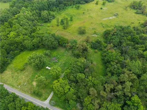 610 Valley Rd, Darlington, PA 16115