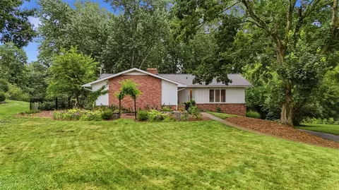 1538 King Charles Dr, Pittsburgh, PA 15237