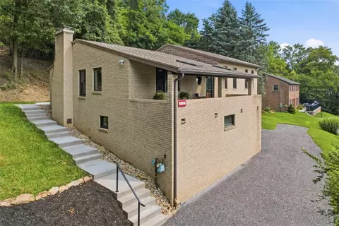 678 Smith Ln, Pittsburgh, PA 15205