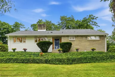 150 Meadowbrook Dr, Bethel Park, PA 15102