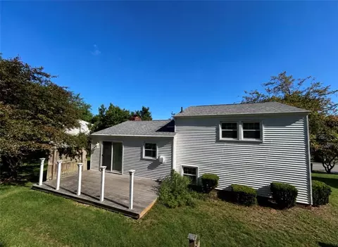 Exterior - 121 Glengarry Dr, Coraopolis, PA 15108 photo 3 of 4