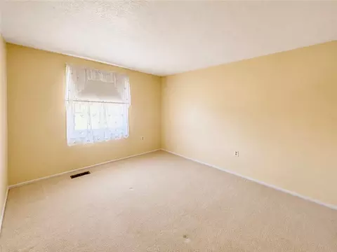 Bedroom - 121 Glengarry Dr, Coraopolis, PA 15108 photo 4 of 4