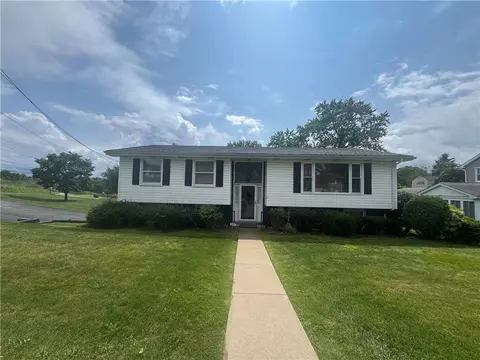 2 Meadow Dr, Greensburg, PA 15601