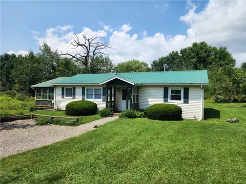104 Sequoia Dr, Mercer, PA 16137