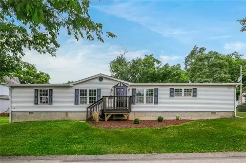 121 Duquesne Ave, Dravosburg, PA 15034