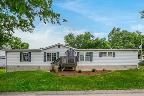 121 Duquesne Ave, Dravosburg, PA 15034