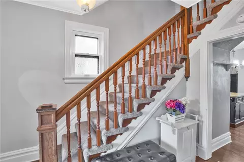 Entry Way - 621 Cedar St, Irwin, PA 15642 photo 2 of 4