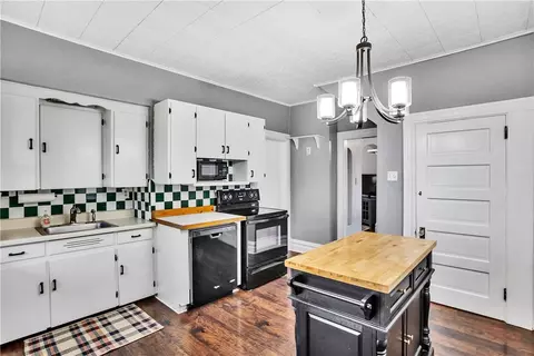 Kitchen - 621 Cedar St, Irwin, PA 15642 photo 2 of 2