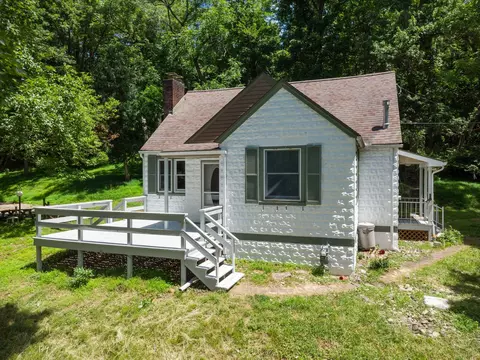 383 Lakeview Dr, Washington, PA 15301