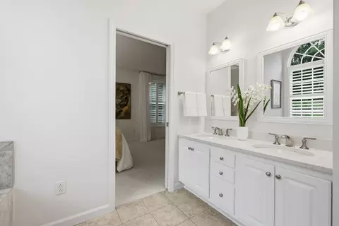 Bath - 577 E Vanderbilt Dr, Mars, PA 16046 photo 2 of 5