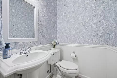 Bath - 577 E Vanderbilt Dr, Mars, PA 16046 photo 4 of 5