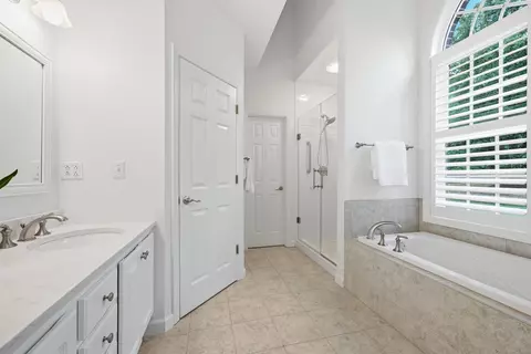 Bath - 577 E Vanderbilt Dr, Mars, PA 16046 photo 1 of 5