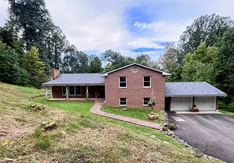 56 Gary Ln, Indiana, PA 15701