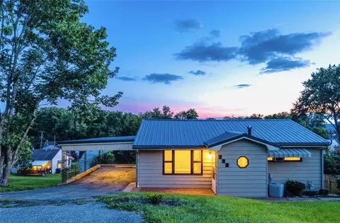 901 Skyline Dr, Ellwood City, PA 16117