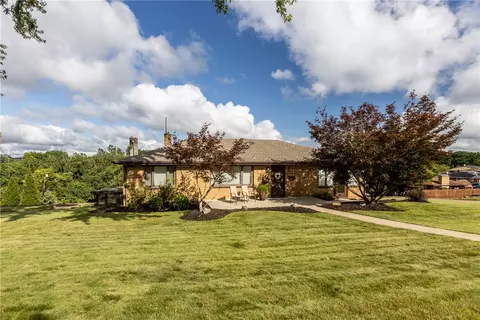 28 Lorraine Dr, Carnegie, PA 15106