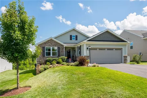 104 Ash Ln, Houston, PA 15342
