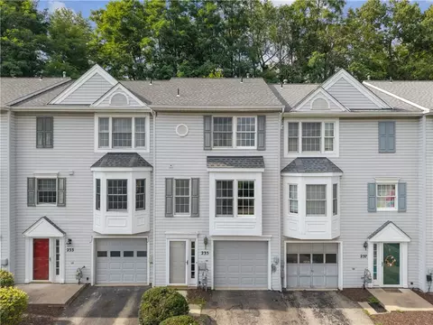 235 Fieldbrook Dr, Canonsburg, PA 15317