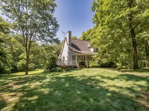391 Glade Mills Rd, Valencia, PA 16059